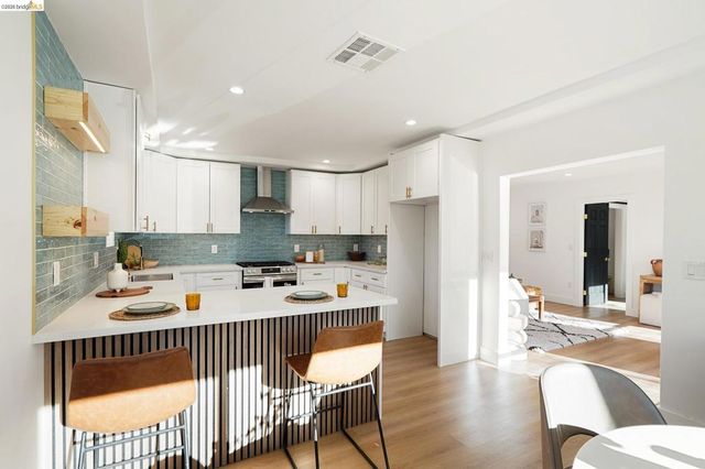 2151 Santa Rita St, Oakland, CA 94601