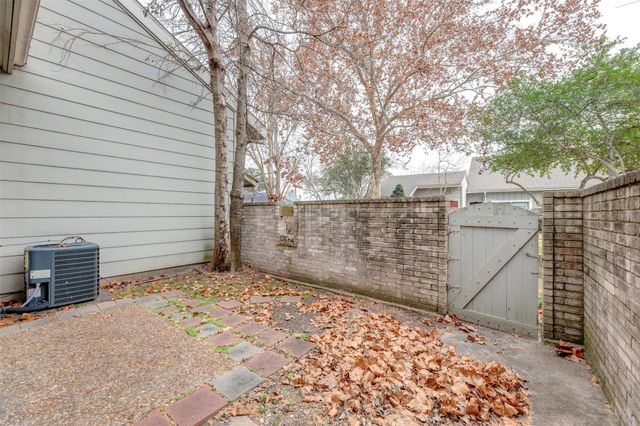 12926 Greenway Chase Court 2926, Houston, TX 77072