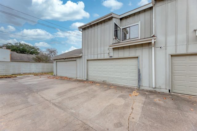 12926 Greenway Chase Court 2926, Houston, TX 77072
