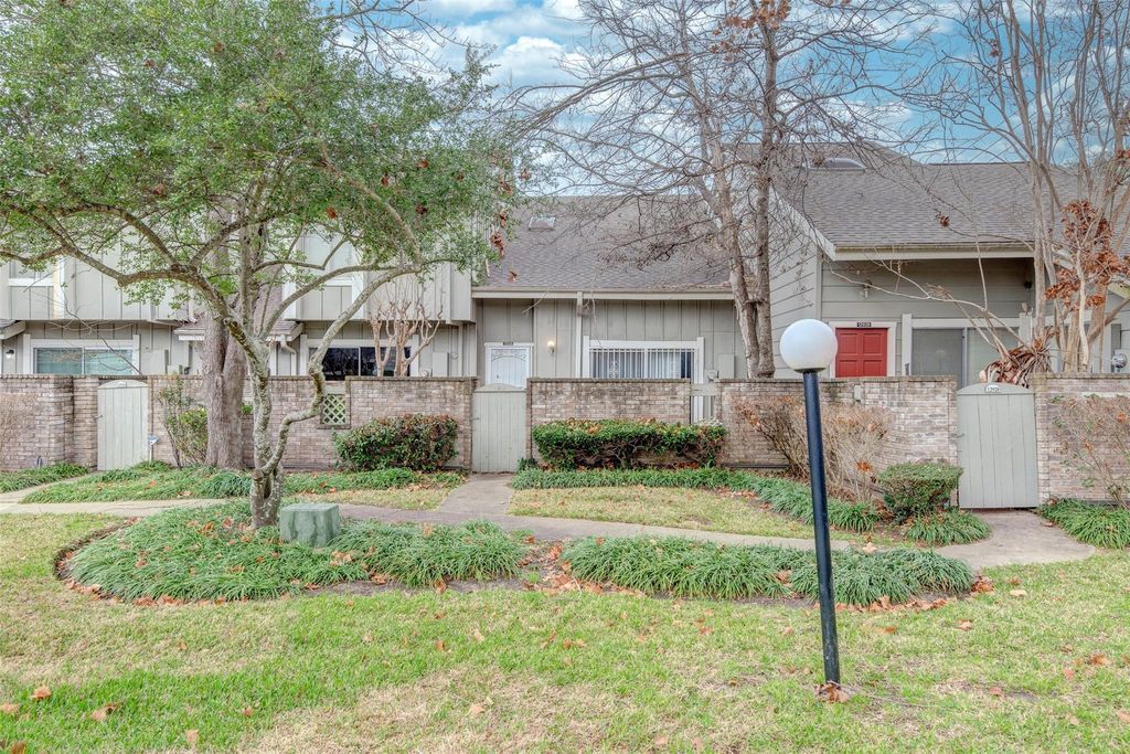 12926 Greenway Chase Court 2926, Houston, TX 77072