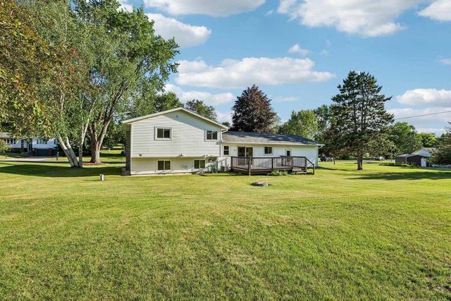 W7810 Star Court Road, Pardeeville, WI 53954