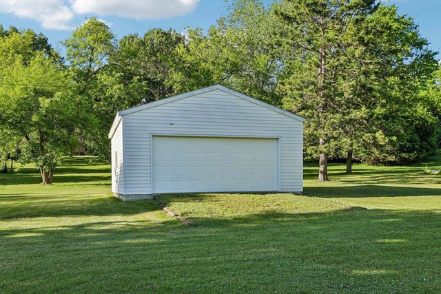 W7810 Star Court Road, Pardeeville, WI 53954