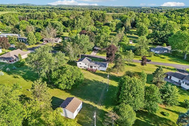 W7810 Star Court Road, Pardeeville, WI 53954