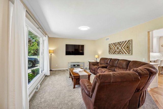 W7810 Star Court Road, Pardeeville, WI 53954