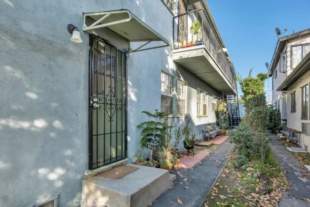 6308 Coldwater Canyon, North Hollywood, CA 91606