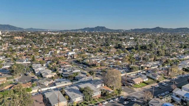 6308 Coldwater Canyon, North Hollywood, CA 91606