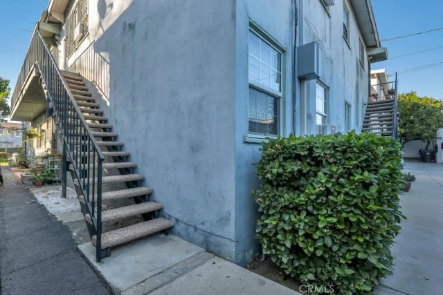6308 Coldwater Canyon, North Hollywood, CA 91606