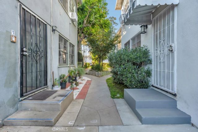 6308 Coldwater Canyon, North Hollywood, CA 91606