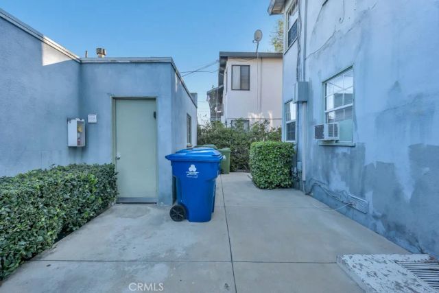6308 Coldwater Canyon, North Hollywood, CA 91606