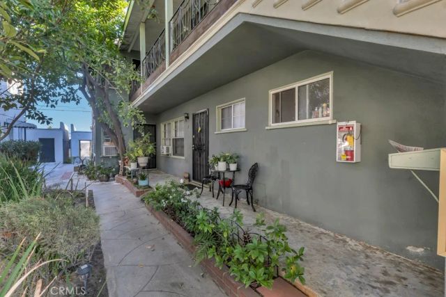 6308 Coldwater Canyon, North Hollywood, CA 91606