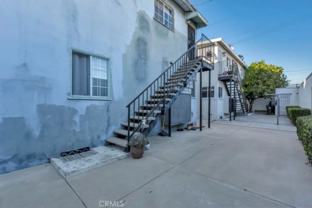 6308 Coldwater Canyon, North Hollywood, CA 91606