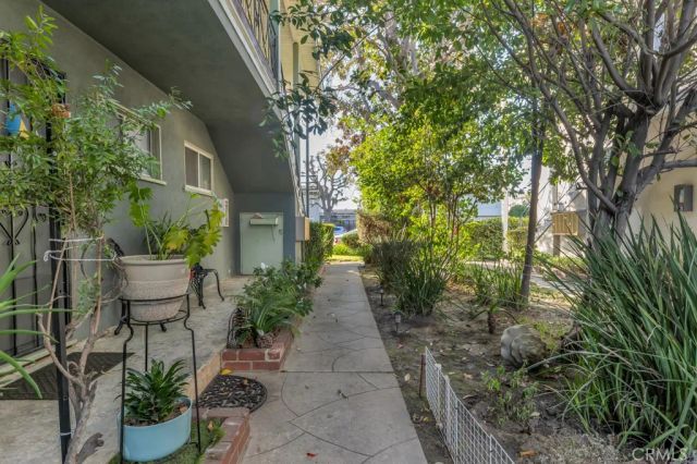 6308 Coldwater Canyon, North Hollywood, CA 91606