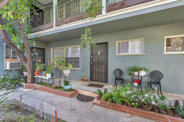 6308 Coldwater Canyon, North Hollywood, CA 91606