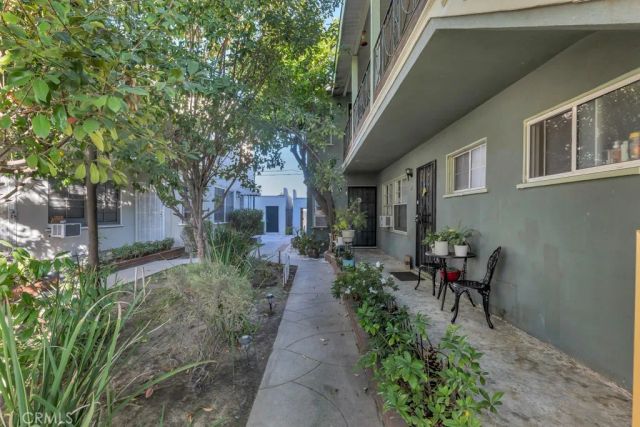 6308 Coldwater Canyon, North Hollywood, CA 91606