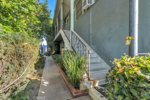6308 Coldwater Canyon, North Hollywood, CA 91606