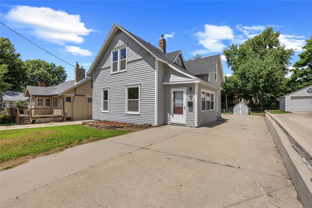 523 Virginia Avenue, Des Moines, IA 50315