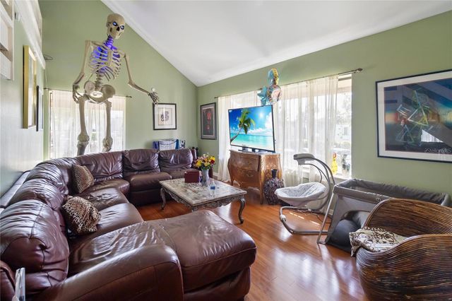 440 ORIENTA POINT STREET, Altamonte Springs, FL 32701