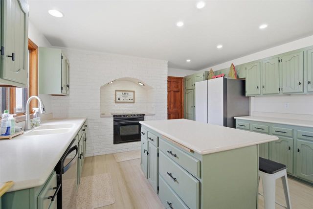 4431 SWALLOW BANKS LANE, Oshkosh, WI 54904