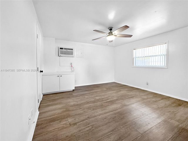 883 SW 10th St 1, Pompano Beach, FL 33060