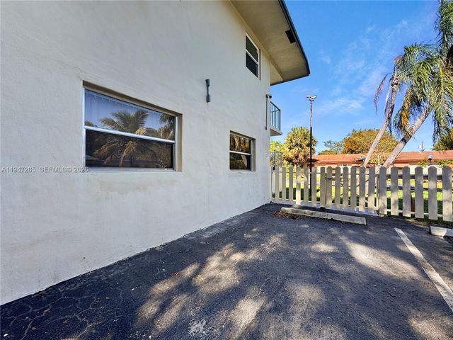 883 SW 10th St 1, Pompano Beach, FL 33060