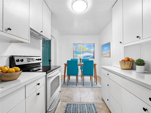 883 SW 10th St 1, Pompano Beach, FL 33060