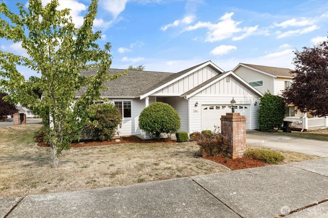 1667 NW Almond Loop, Oak Harbor, WA 98277
