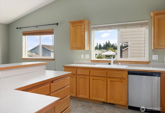 1667 NW Almond Loop, Oak Harbor, WA 98277