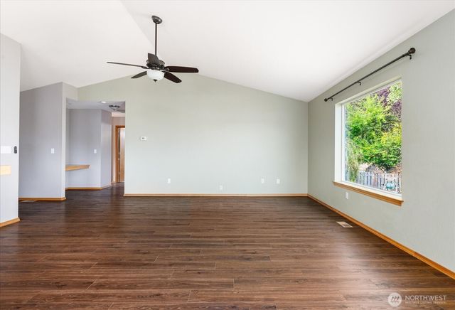 1667 NW Almond Loop, Oak Harbor, WA 98277