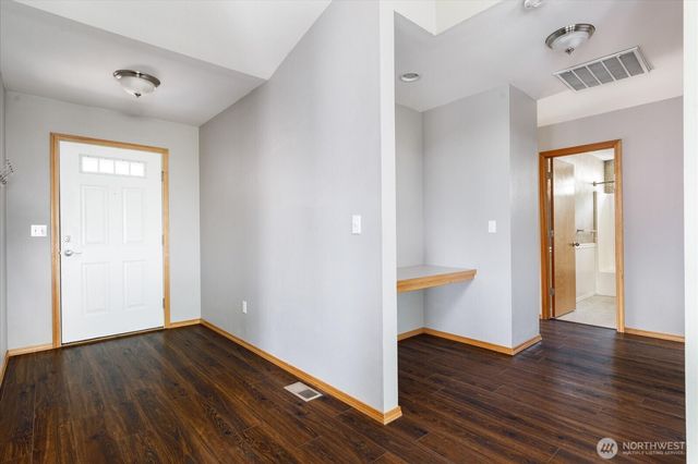 1667 NW Almond Loop, Oak Harbor, WA 98277