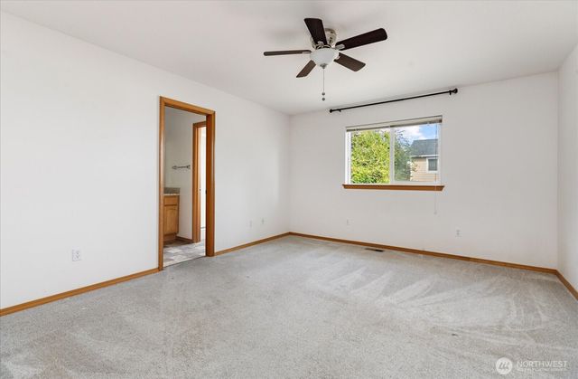 1667 NW Almond Loop, Oak Harbor, WA 98277