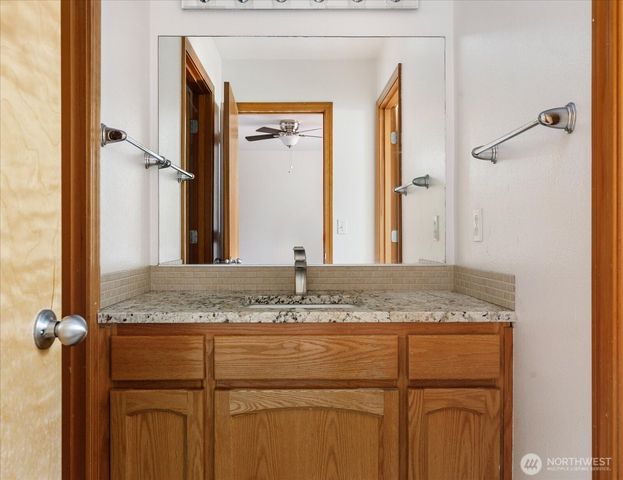 1667 NW Almond Loop, Oak Harbor, WA 98277