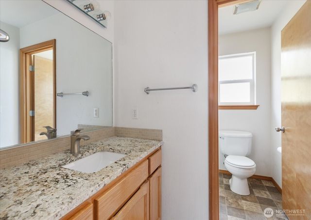 1667 NW Almond Loop, Oak Harbor, WA 98277