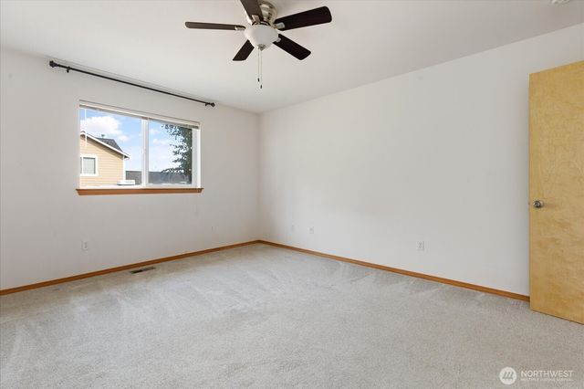 1667 NW Almond Loop, Oak Harbor, WA 98277