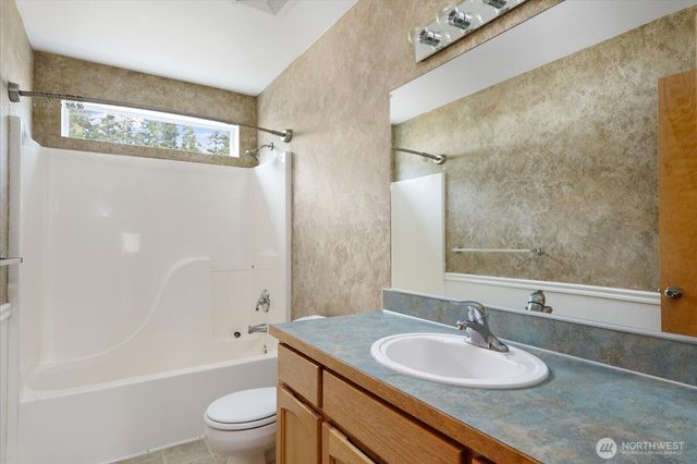 1667 NW Almond Loop, Oak Harbor, WA 98277
