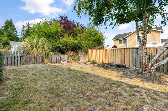 1667 NW Almond Loop, Oak Harbor, WA 98277