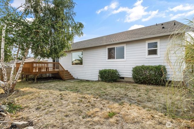 1667 NW Almond Loop, Oak Harbor, WA 98277