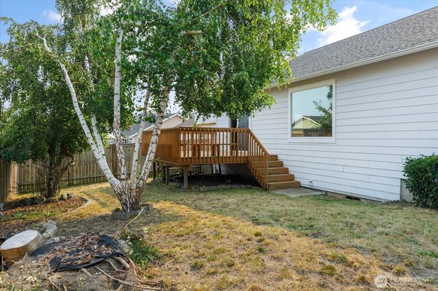 1667 NW Almond Loop, Oak Harbor, WA 98277