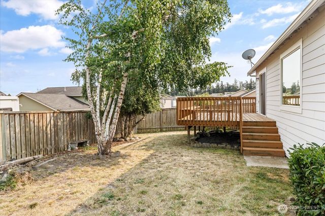 1667 NW Almond Loop, Oak Harbor, WA 98277