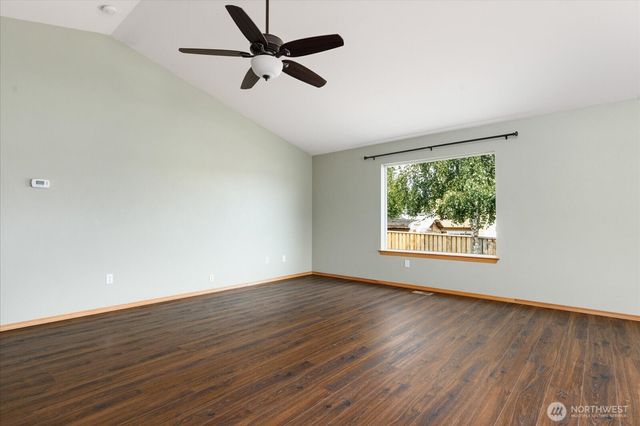 1667 NW Almond Loop, Oak Harbor, WA 98277