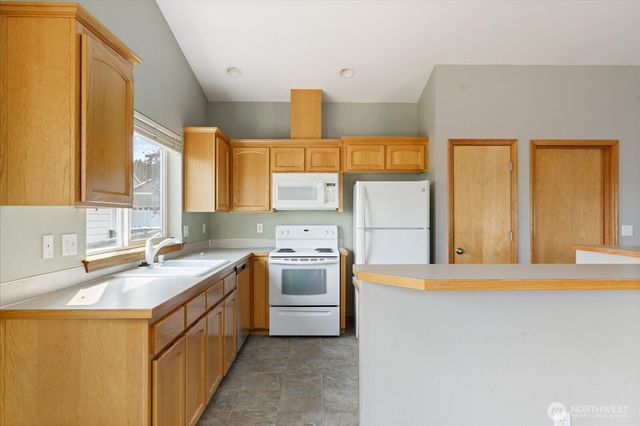 1667 NW Almond Loop, Oak Harbor, WA 98277