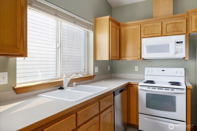 1667 NW Almond Loop, Oak Harbor, WA 98277