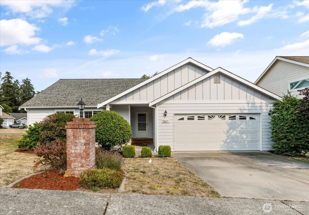 1667 NW Almond Loop, Oak Harbor, WA 98277