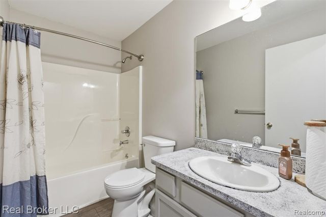 8152 Fox Hollow Road, Goodrich, MI 48438