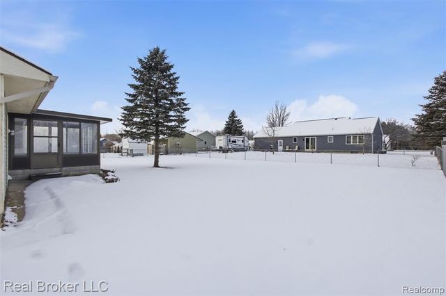 8152 Fox Hollow Road, Goodrich, MI 48438