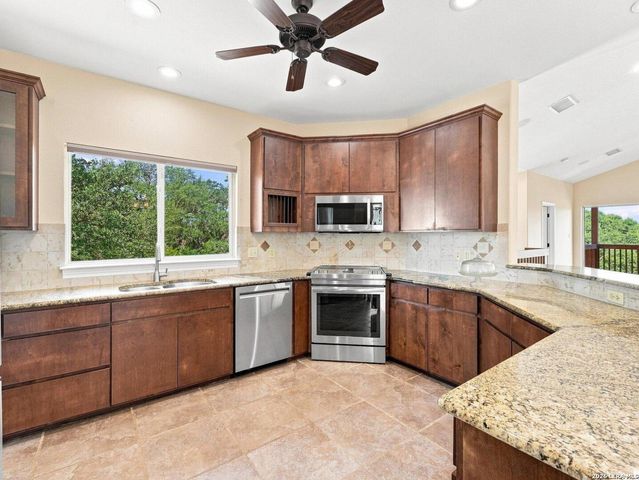 114 Cave Cir, Boerne, TX 78006