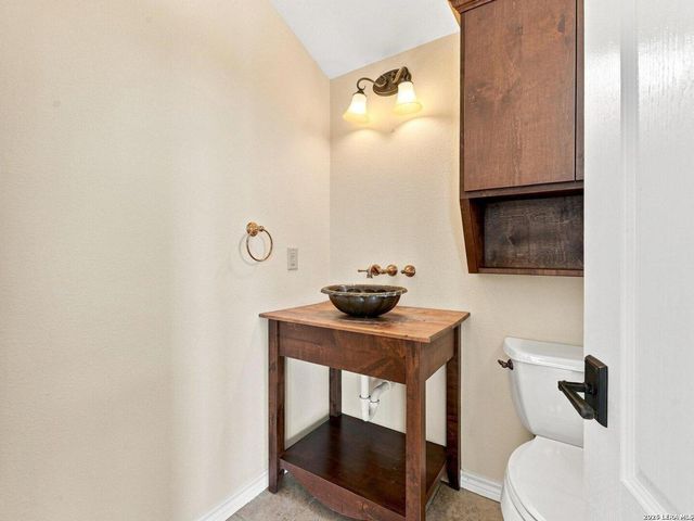 114 Cave Cir, Boerne, TX 78006