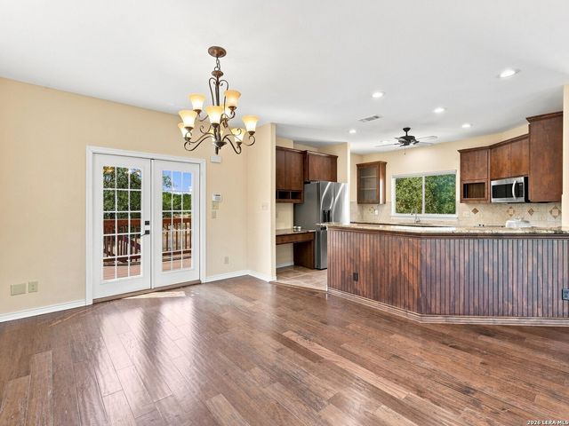 114 Cave Cir, Boerne, TX 78006