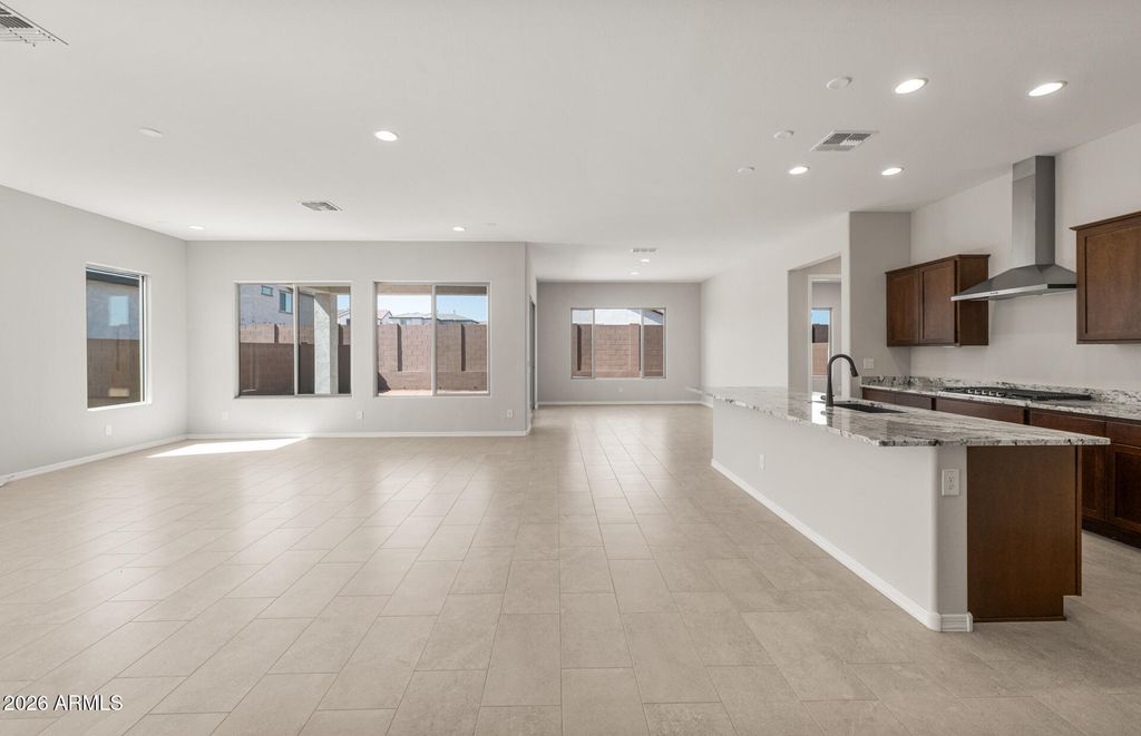 Image 12 of property listing at 25338 N 171ST Lane, Surprise, AZ 85387