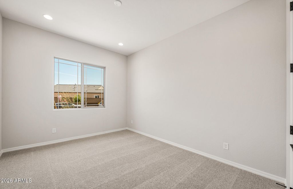 Image 4 of property listing at 25338 N 171ST Lane, Surprise, AZ 85387