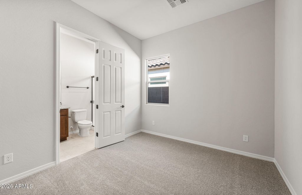 Image 7 of property listing at 25338 N 171ST Lane, Surprise, AZ 85387